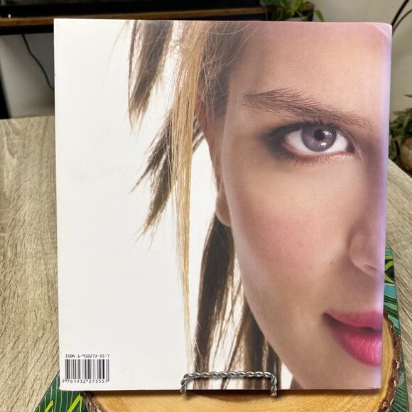 INSTYLE Set of 2 Hardcover books: Getting Gorgeous & The New Secrets of Style - Picture 9 of 12